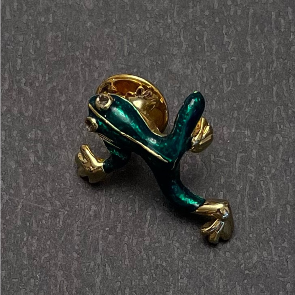 Vintage Frog Pin Green Enamel and Goldtone
